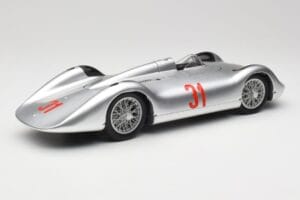 Auto Union Typ C Stromlinie #31 B. Rosemeyer 1937 Silver Revell 1:18 08436 Metall — bild 3 av 8