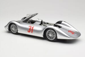 Auto Union Typ C Stromlinie #31 B. Rosemeyer 1937 Silver Revell 1:18 08436 Metall — bild 5 av 8
