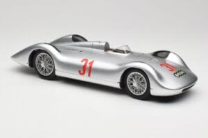 Auto Union Typ C Stromlinie #31 B. Rosemeyer 1937 Silver Revell 1:18 08436 Metall — bild 6 av 8