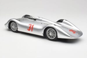 Auto Union Typ C Stromlinie #31 B. Rosemeyer 1937 Silver Revell 1:18 08436 Metall — bild 7 av 8