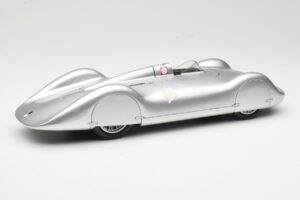 Auto Union Type C Streamliner #72 B. Rosemeyer World Record 1937 Revell 1:18 08420 Metall — bild 2 av 6