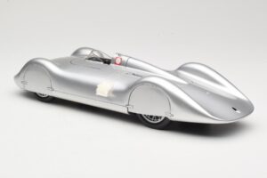 Auto Union Type C Streamliner #72 B. Rosemeyer World Record 1937 Revell 1:18 08420 Metall — bild 5 av 6