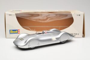 Auto Union Type C Streamliner #72 B. Rosemeyer World Record 1937 Revell 1:18 08420 Metall — bild 6 av 6