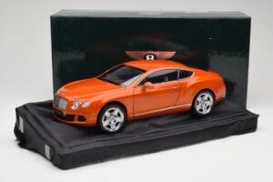 Bentley Continental GT Orange Metallic Minichamps 1:18 100139921 Metall — bild 8 av 8