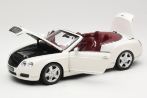 Bentley Continental GTC Vit Minichamps 1:18 100139032 Metall — bild 2 av 8