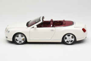 Bentley Continental GTC Vit Minichamps 1:18 100139032 Metall — bild 4 av 8