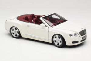 Bentley Continental GTC Vit Minichamps 1:18 100139032 Metall — bild 6 av 8