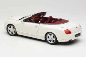 Bentley Continental GTC Vit Minichamps 1:18 100139032 Metall — bild 7 av 8