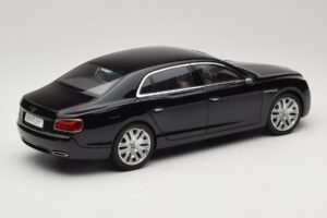 Bentley Flying Spur W12 Diamond Black Kyosho 1:18 08891DBK Metall — bild 3 av 8