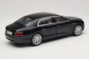 Bentley Flying Spur W12 Onyx Black Kyosho 1:18 08891NX Metall — bild 3 av 8