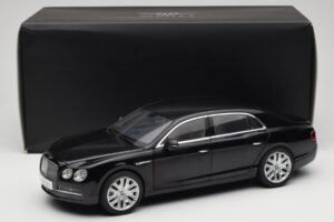 Bentley Flying Spur W12 Onyx Black Kyosho 1:18 08891NX Metall — bild 8 av 8