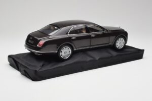 Bentley Mulsanne Burnt Oak Minichamps 1:18 100139905 Metall — bild 3 av 8