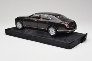 Bentley Mulsanne Burnt Oak Minichamps 1:18 100139905 Metall — bild 7 av 8