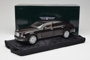 Bentley Mulsanne Burnt Oak Minichamps 1:18 100139905 Metall — bild 8 av 8