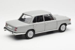 BMW 1800 TiSA Bernina Grå AUTOart 1:18 70621 Metall — bild 3 av 8