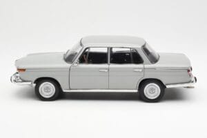 BMW 1800 TiSA Bernina Grå AUTOart 1:18 70621 Metall — bild 4 av 8