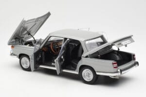 BMW 1800 TiSA Bernina Grå AUTOart 1:18 70621 Metall — bild 5 av 8