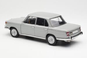 BMW 1800 TiSA Bernina Grå AUTOart 1:18 70621 Metall — bild 7 av 8