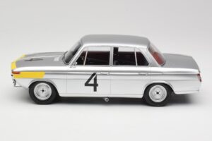 BMW 1800 TiSA #4 J. Ickx / J. van Ophem 24 Hours of Spa 1965 Winners Minichamps 1:18 107652504 Resin — bild 3 av 6