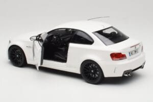 BMW 1M Coupe E82 Vit Minichamps 1:18 110020022 Metall — bild 5 av 8