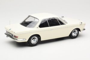 BMW 2000 CS Coupe Grädde KK-Scale 1:18 KKDC180121 Metall — bild 2 av 6