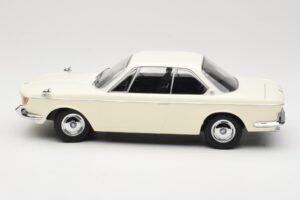 BMW 2000 CS Coupe Grädde KK-Scale 1:18 KKDC180121 Metall — bild 3 av 6
