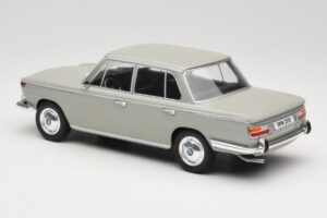 BMW 2000 TI Grå MCG 1:18 MCG18112 Metall — bild 5 av 6