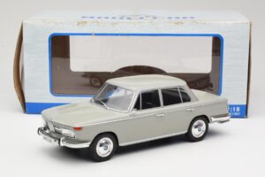 BMW 2000 TI Grå MCG 1:18 MCG18112 Metall — bild 6 av 6