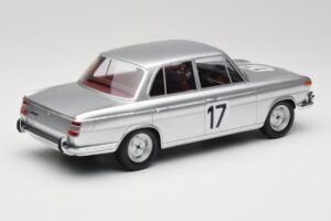 BMW 2000 Ti #17 J. Ickx / H. Hahne 24 Hours of Spa 1966 Winners Minichamps 1:18 107662517 Resin — bild 2 av 6