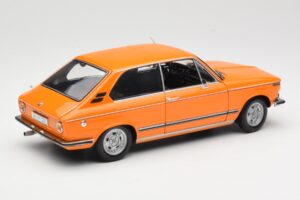 BMW 2000 Tii Touring Orange Minichamps 1:18 80430145824 Metall — bild 3 av 8