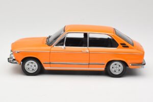 BMW 2000 Tii Touring Orange Minichamps 1:18 80430145824 Metall — bild 4 av 8