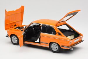 BMW 2000 Tii Touring Orange Minichamps 1:18 80430145824 Metall — bild 5 av 8