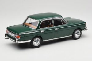 BMW 2000 121 Grön MCG 1:18 MCG18542 Metall — bild 2 av 6