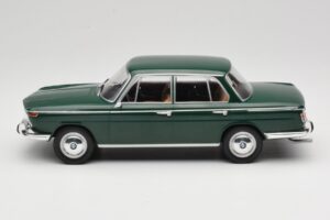 BMW 2000 121 Grön MCG 1:18 MCG18542 Metall — bild 3 av 6
