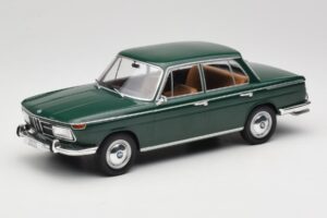 BMW 2000 121 Grön MCG 1:18 MCG18542 Metall