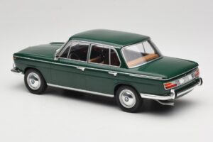 BMW 2000 121 Grön MCG 1:18 MCG18542 Metall — bild 5 av 6