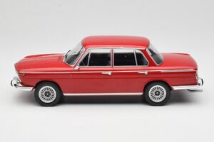 BMW 2000 121 Röd MCG 1:18 MCG18543 Metall — bild 3 av 6