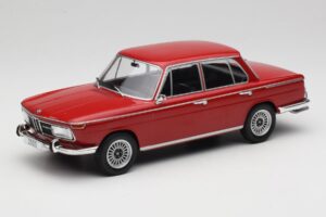 BMW 2000 121 Röd MCG 1:18 MCG18543 Metall