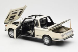 BMW 2002 Baur Cabriolet E10 Chamonix Vit AUTOart 1:18 70532 Metall — bild 5 av 8