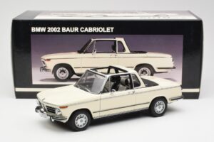 BMW 2002 Baur Cabriolet E10 Chamonix Vit AUTOart 1:18 70532 Metall — bild 8 av 8