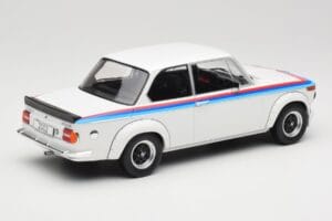 BMW 2002 E10 Turbo Vit MCG 1:18 MCG18408R Metall — bild 2 av 6