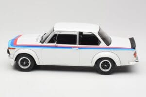 BMW 2002 E10 Turbo Vit MCG 1:18 MCG18408R Metall — bild 3 av 6