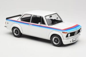 BMW 2002 E10 Turbo Vit MCG 1:18 MCG18408R Metall — bild 4 av 6