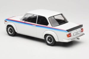 BMW 2002 E10 Turbo Vit MCG 1:18 MCG18408R Metall — bild 5 av 6