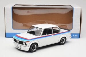 BMW 2002 E10 Turbo Vit MCG 1:18 MCG18408R Metall — bild 6 av 6