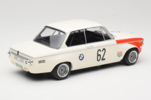 BMW 2002 tiK BMW AG #1 H. Hahne / D. Quester Class Winner Guards International 6 Hours Brands Hatch 1969 Minichamps 1:18 1556 — bild 2 av 6