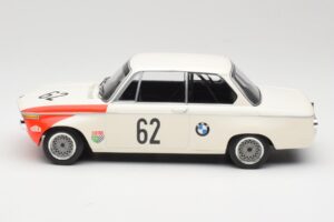 BMW 2002 tiK BMW AG #1 H. Hahne / D. Quester Class Winner Guards International 6 Hours Brands Hatch 1969 Minichamps 1:18 1556 — bild 3 av 6