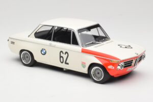 BMW 2002 tiK BMW AG #1 H. Hahne / D. Quester Class Winner Guards International 6 Hours Brands Hatch 1969 Minichamps 1:18 1556 — bild 4 av 6