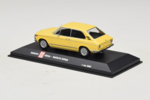 BMW 2002 Touring Gul Minichamps 1:43 403021115 Metall — bild 3 av 4