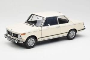 BMW 2002 Vit Kyosho 1:18 08541W Metall